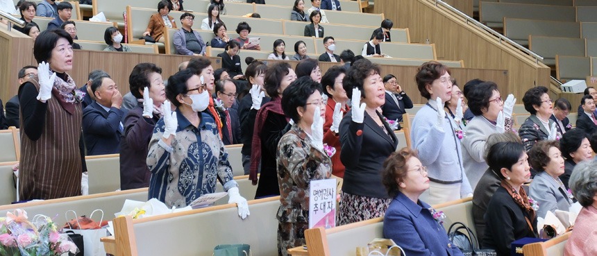 은퇴감사 및 명예권사 추대예배